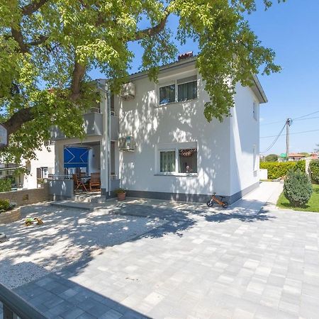 Apartment Carmen Pula Exterior photo