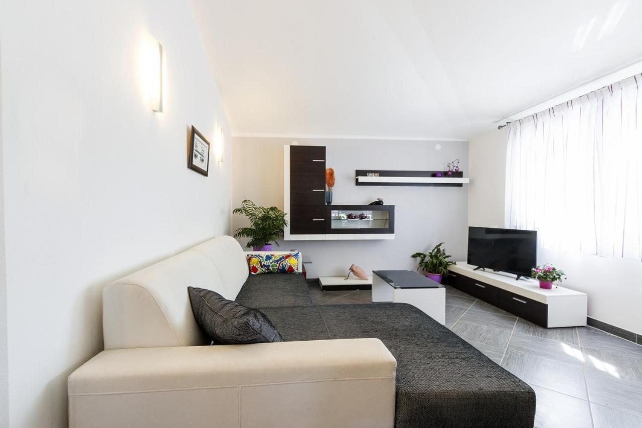 Apartment Carmen Pula Exterior photo