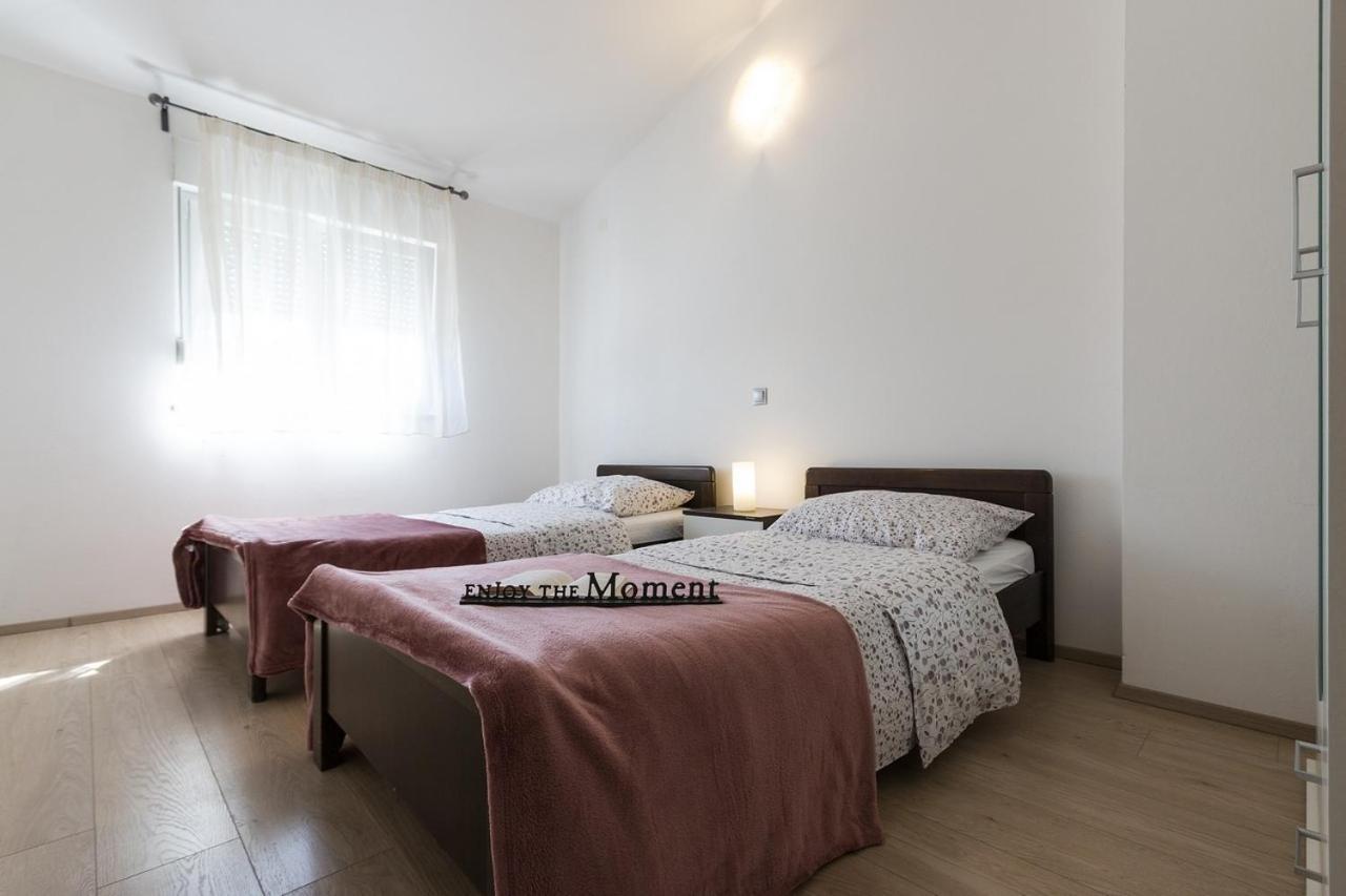 Apartment Carmen Pula Exterior photo