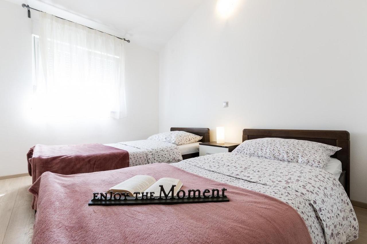 Apartment Carmen Pula Exterior photo
