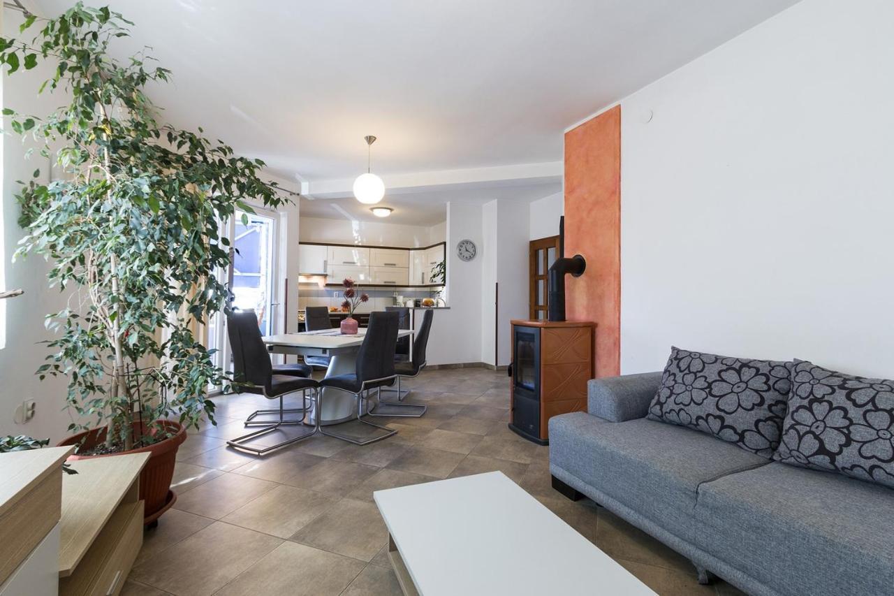 Apartment Carmen Pula Exterior photo