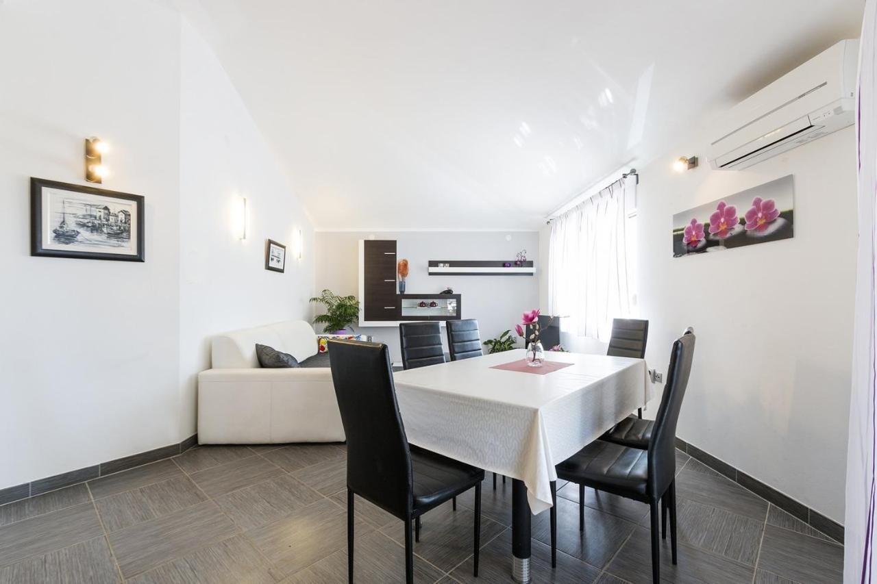 Apartment Carmen Pula Exterior photo