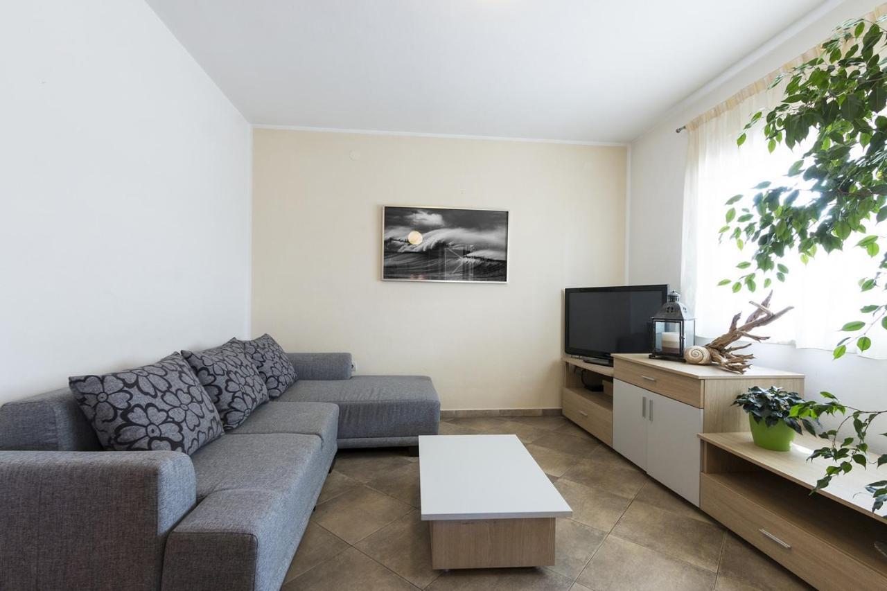 Apartment Carmen Pula Exterior photo